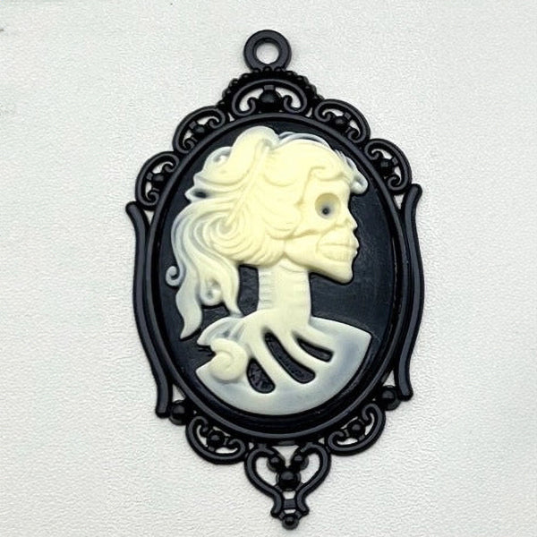Elysium Skull Portrait block pendant