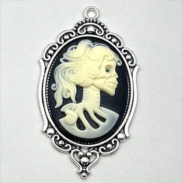 Elysium Skull Portrait block pendant