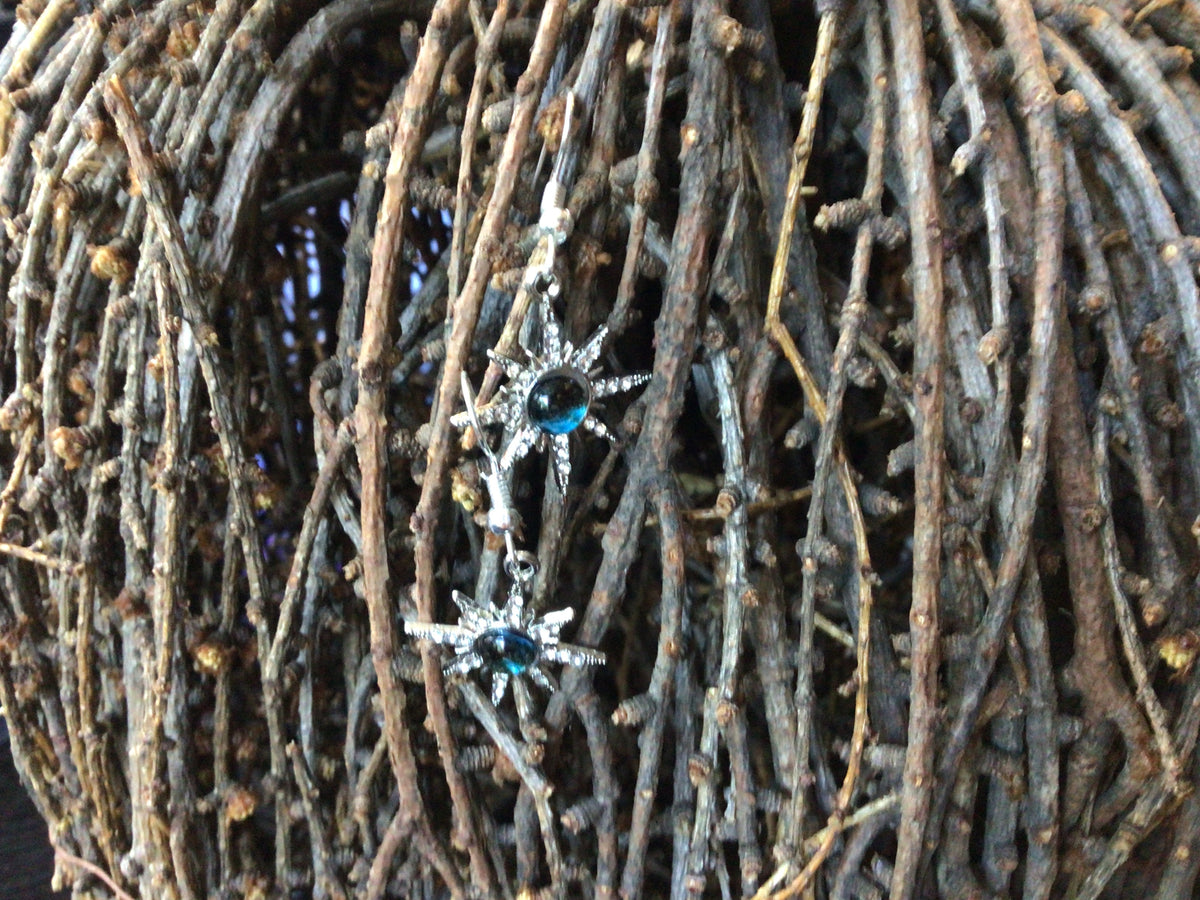 Blacbutterflies turquoise star earrings