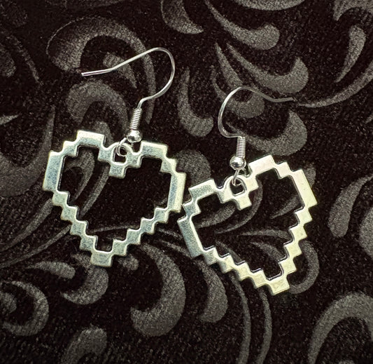 Blacbutterflies ' Edgy ' heart gamer earrings
