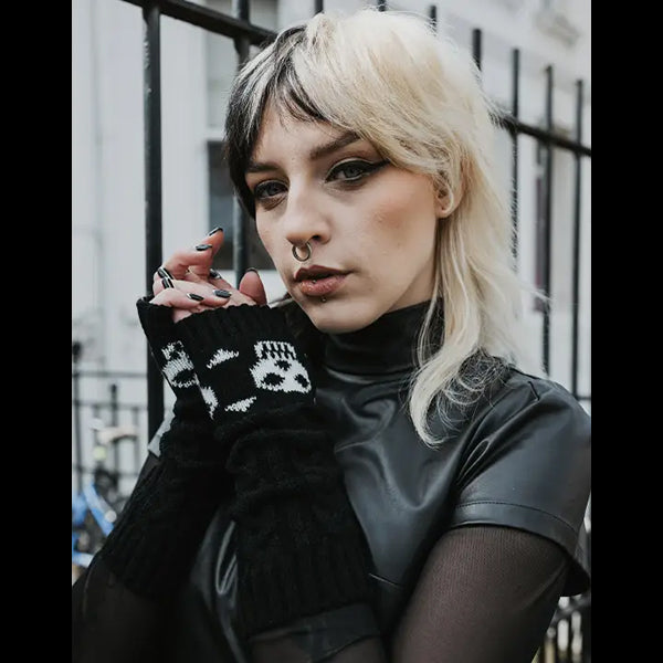 Pamela Mann Skull & Crossbones fingerless gloves