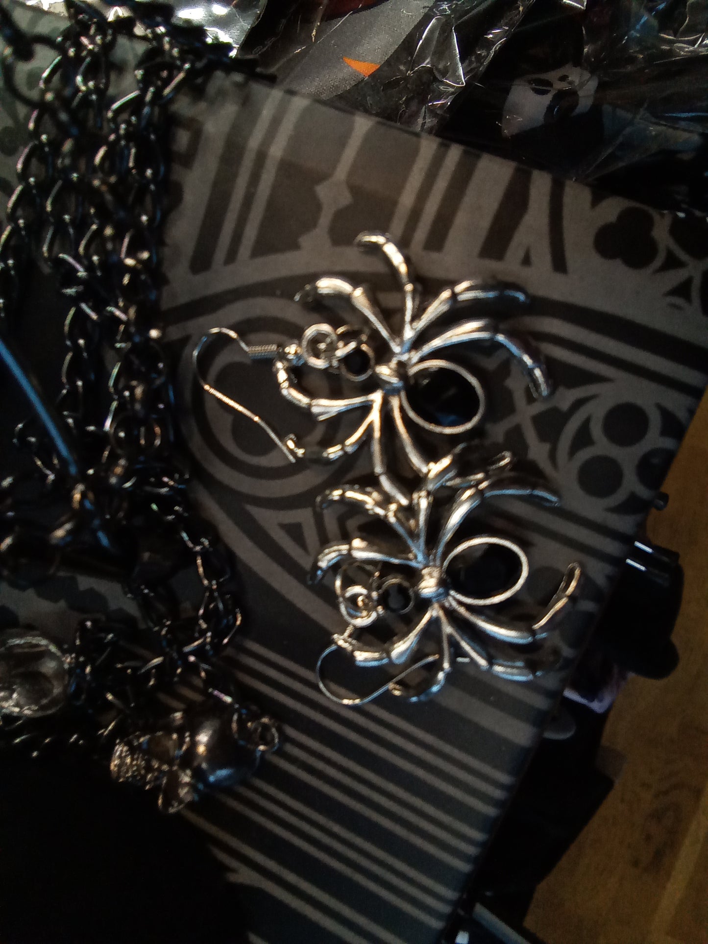 Blacbutterflies spider earrings with black gem.