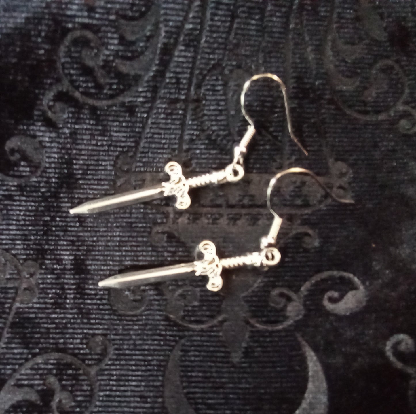 Blacbutterflies middle swords earrings