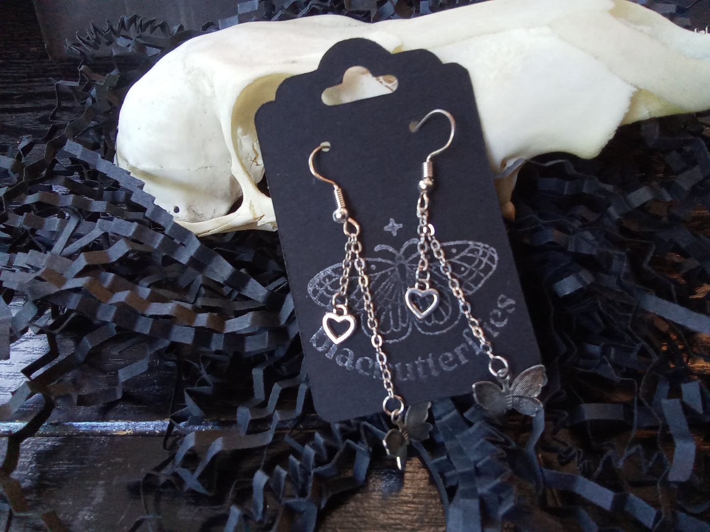 Blacbutterflies mini butterflies on a silver chain with hearts earrings