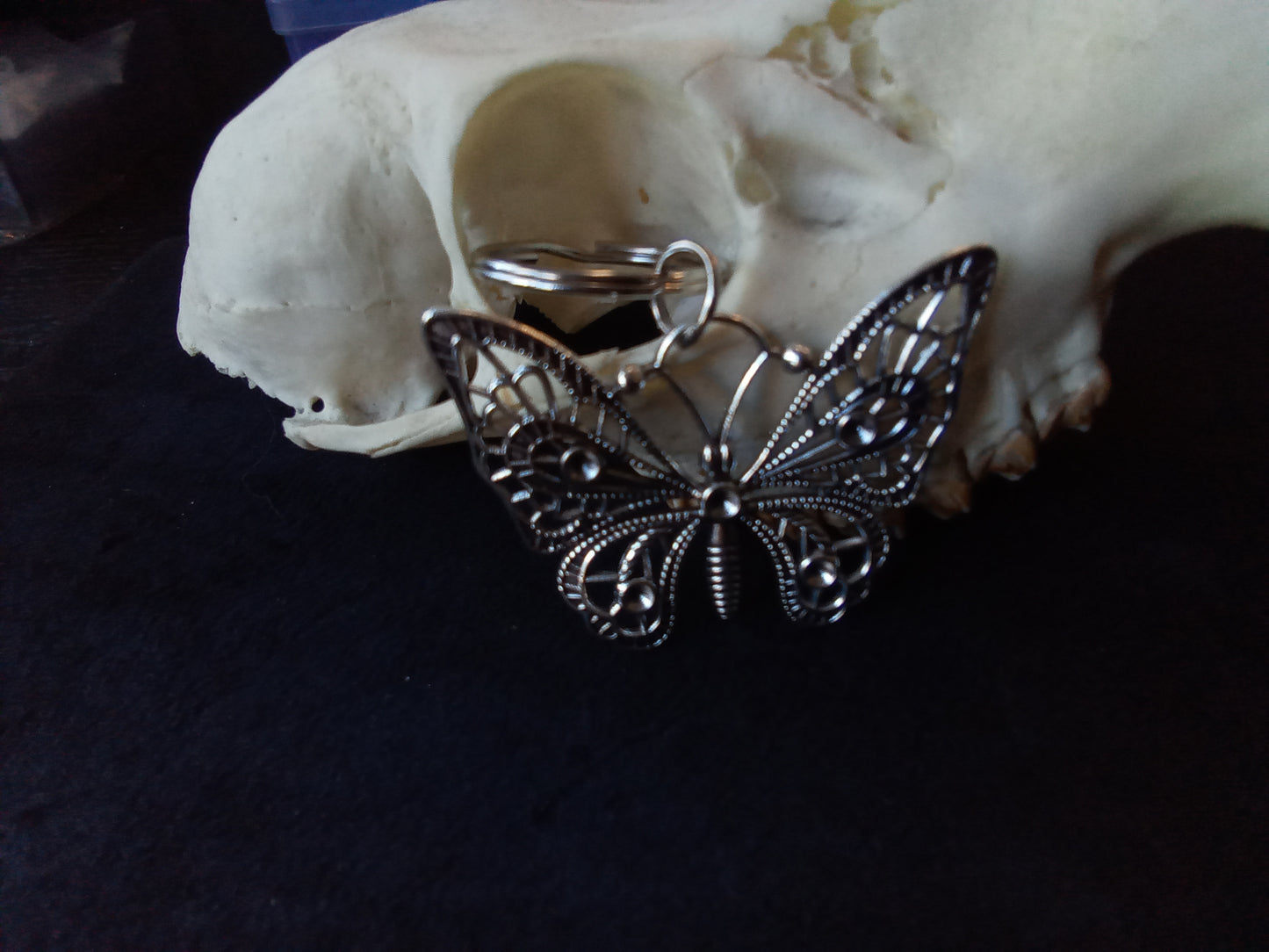 Blacbutterflues butterfly keyring