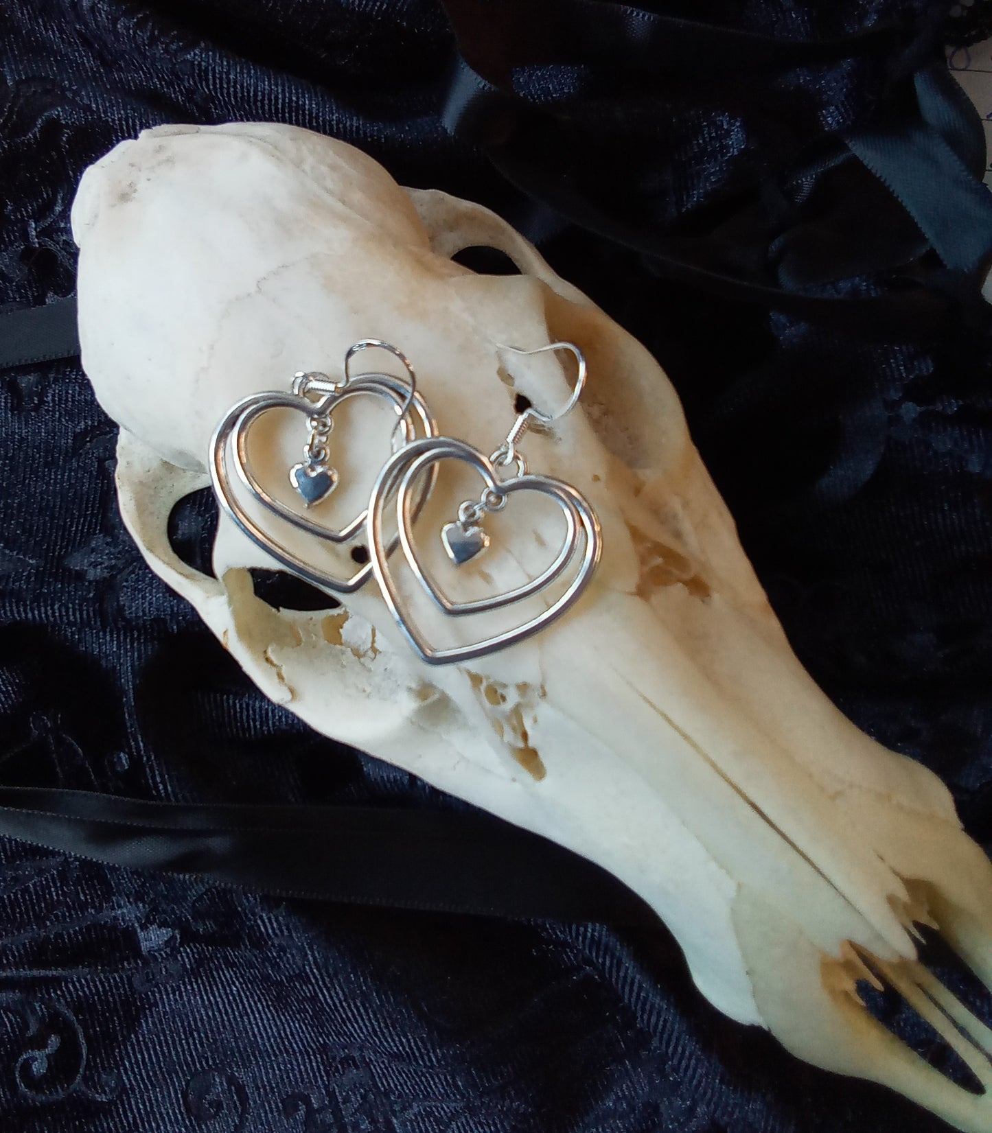 Blacbutterflies hearts with hearts earrings