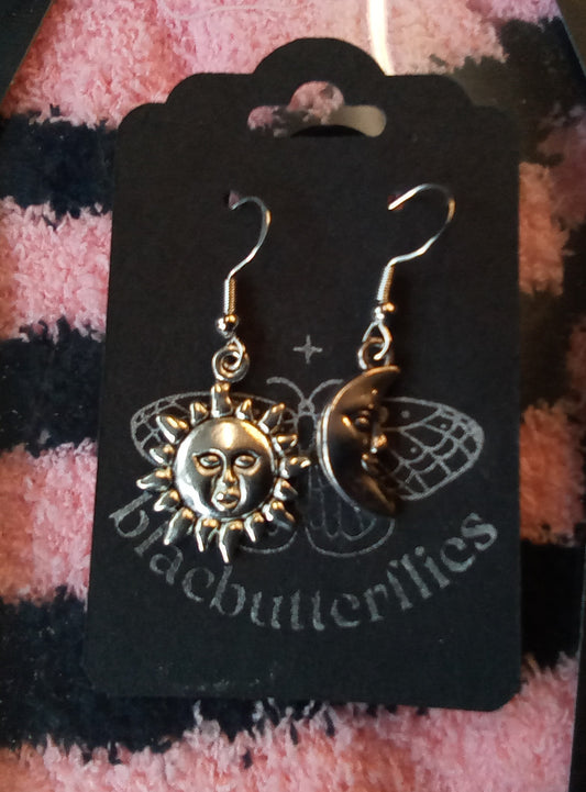 Blacbutterflies sun and moon earrings