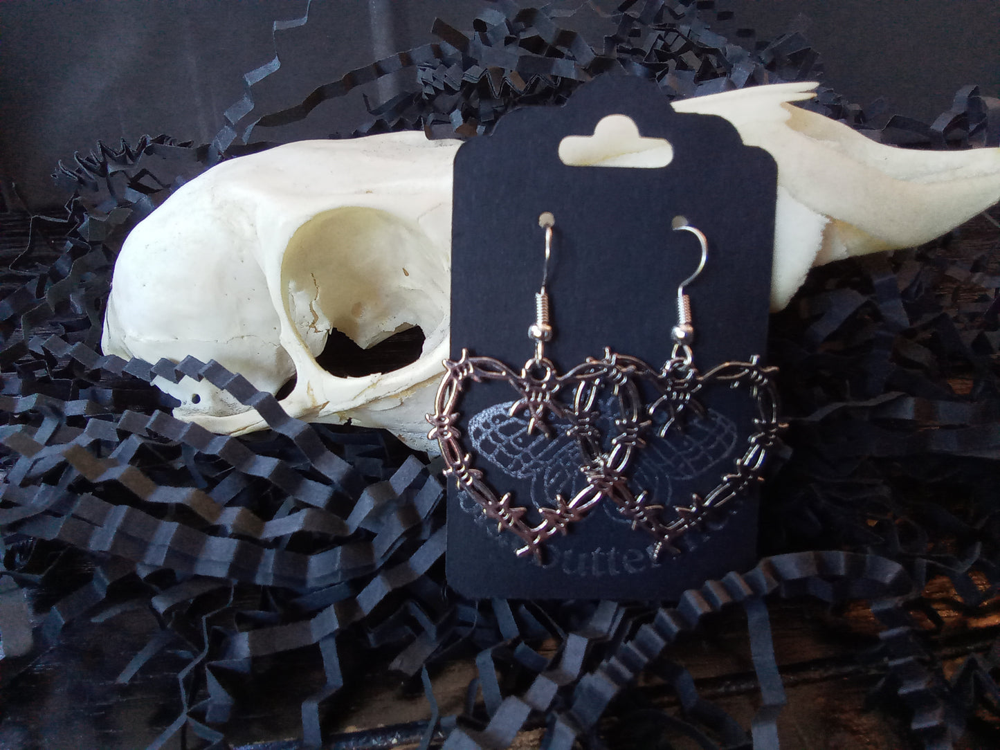 Blacbutterflies flat barbed wire heart earrings