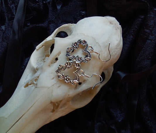 Blacbutterflies posy heart earrings